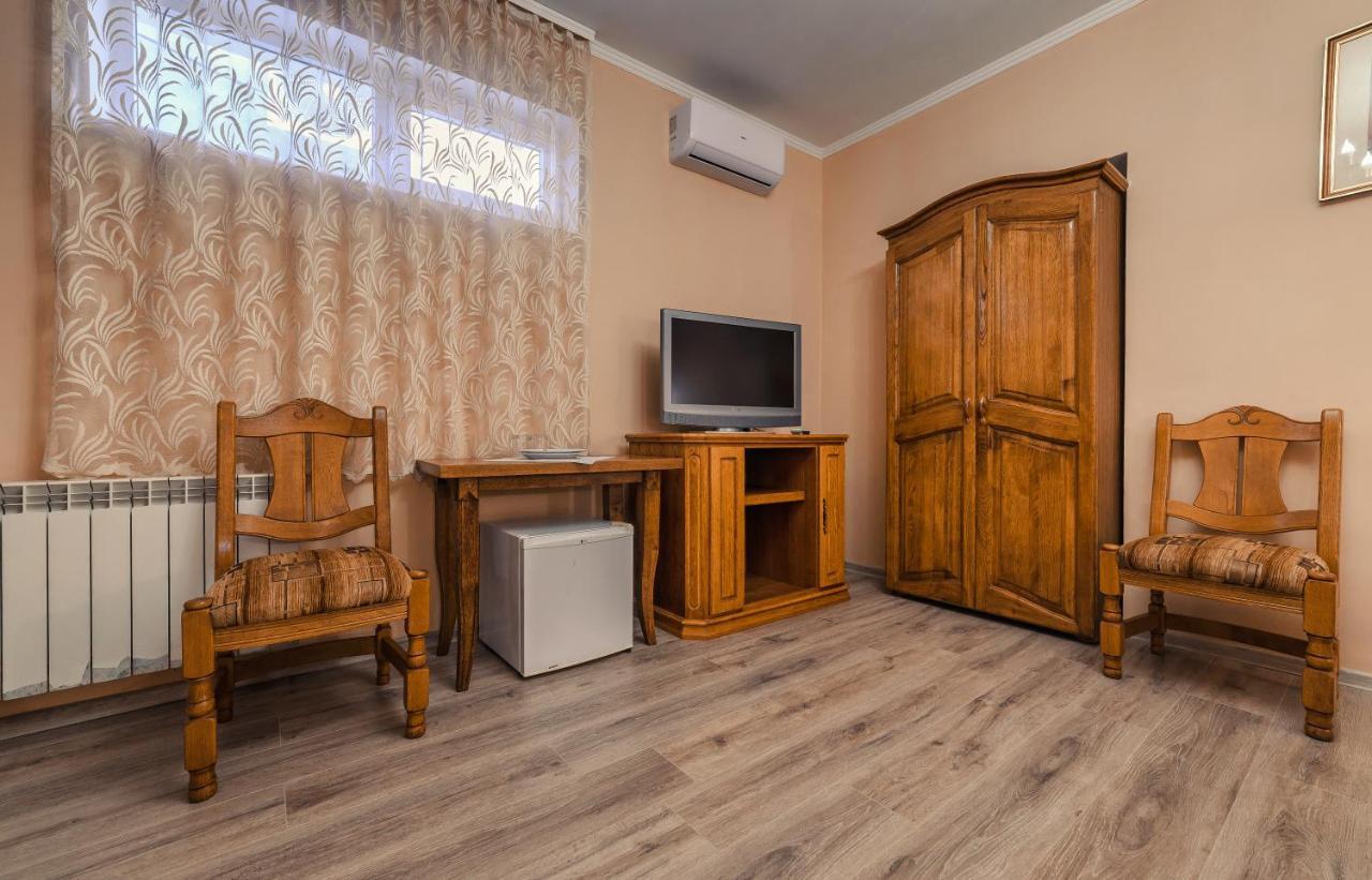 Готель «Вишневий Сад» Mukacheve Bagian luar foto