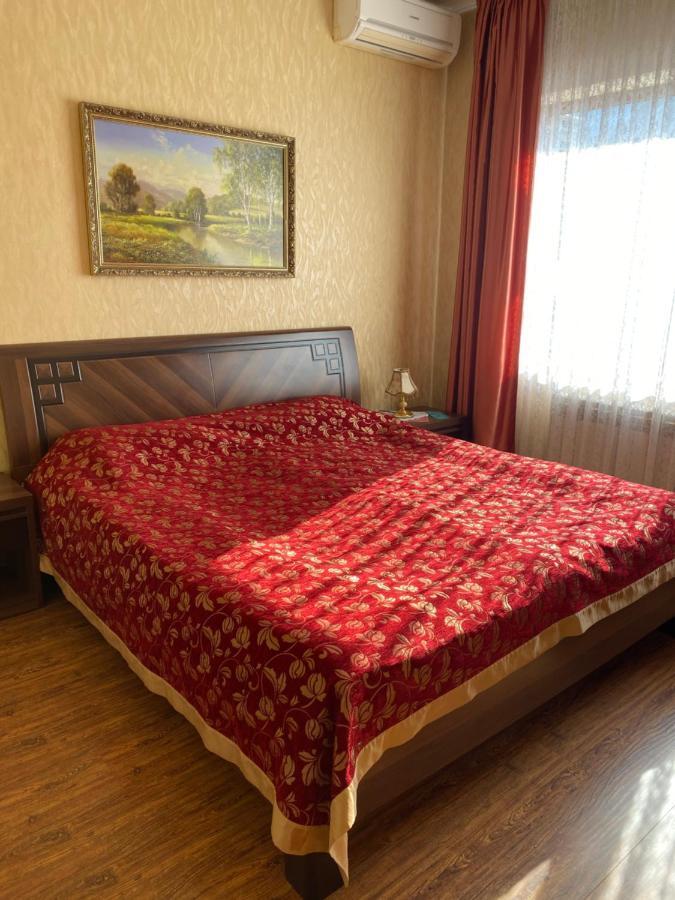 Готель «Вишневий Сад» Mukacheve Bagian luar foto